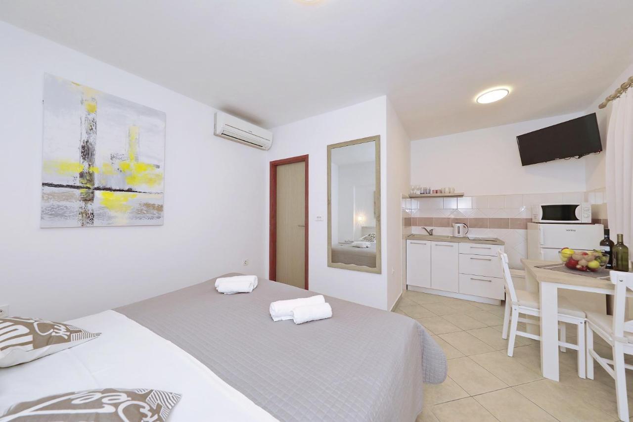 Apartmani Strpic Биоград-на-Мору Экстерьер фото