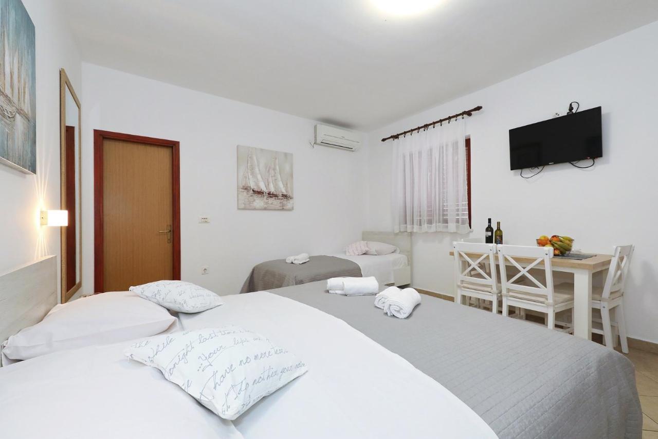 Apartmani Strpic Биоград-на-Мору Экстерьер фото