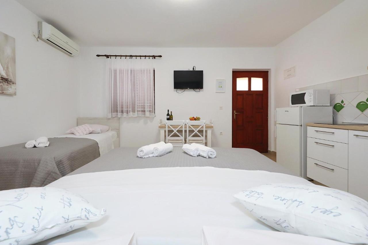 Apartmani Strpic Биоград-на-Мору Экстерьер фото