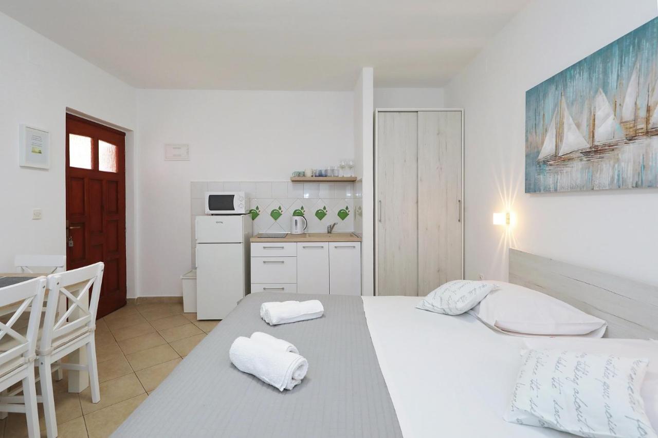 Apartmani Strpic Биоград-на-Мору Экстерьер фото