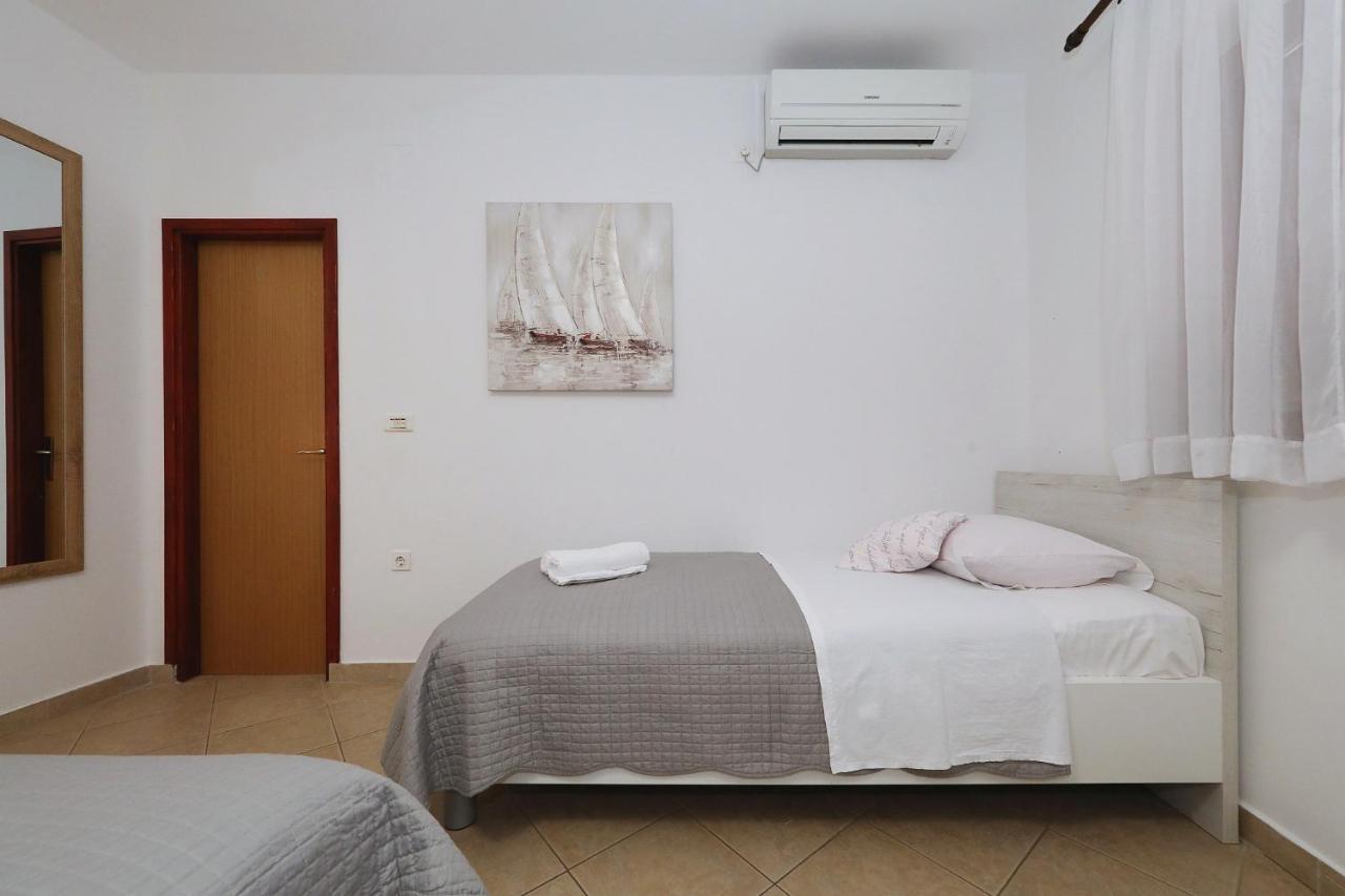 Apartmani Strpic Биоград-на-Мору Экстерьер фото